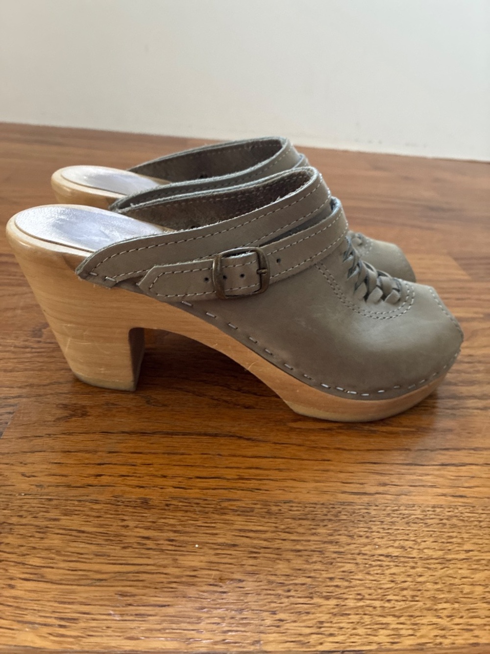 Clogs - Picture 2 of 4